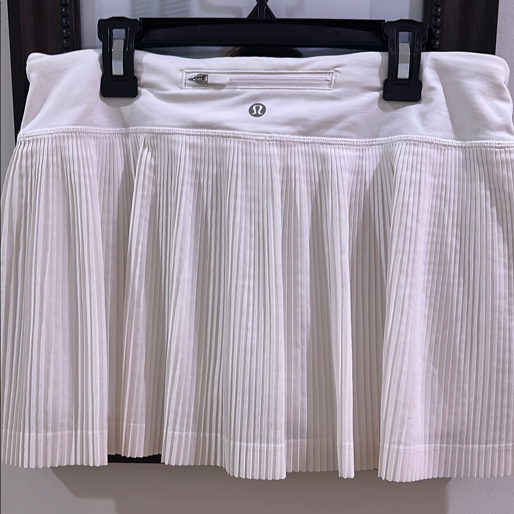 Lululemon Athletica Ivory Pleated Mini Skirt